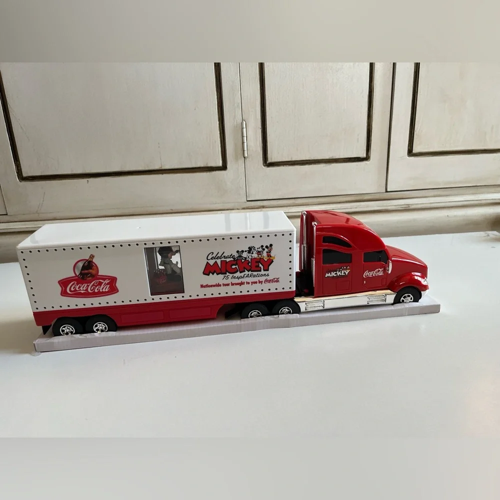 Coca-cola 2004 Tour Carrier Semi truck w/Mickey Statue SEMI 75th Anniversary